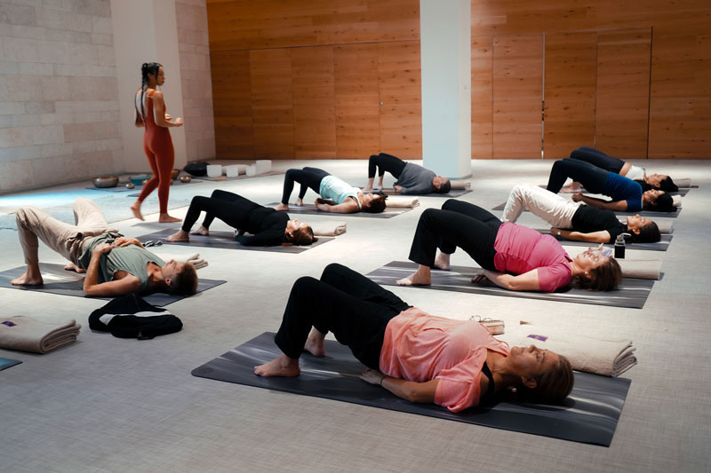 Yoga grupal en Cartesiano